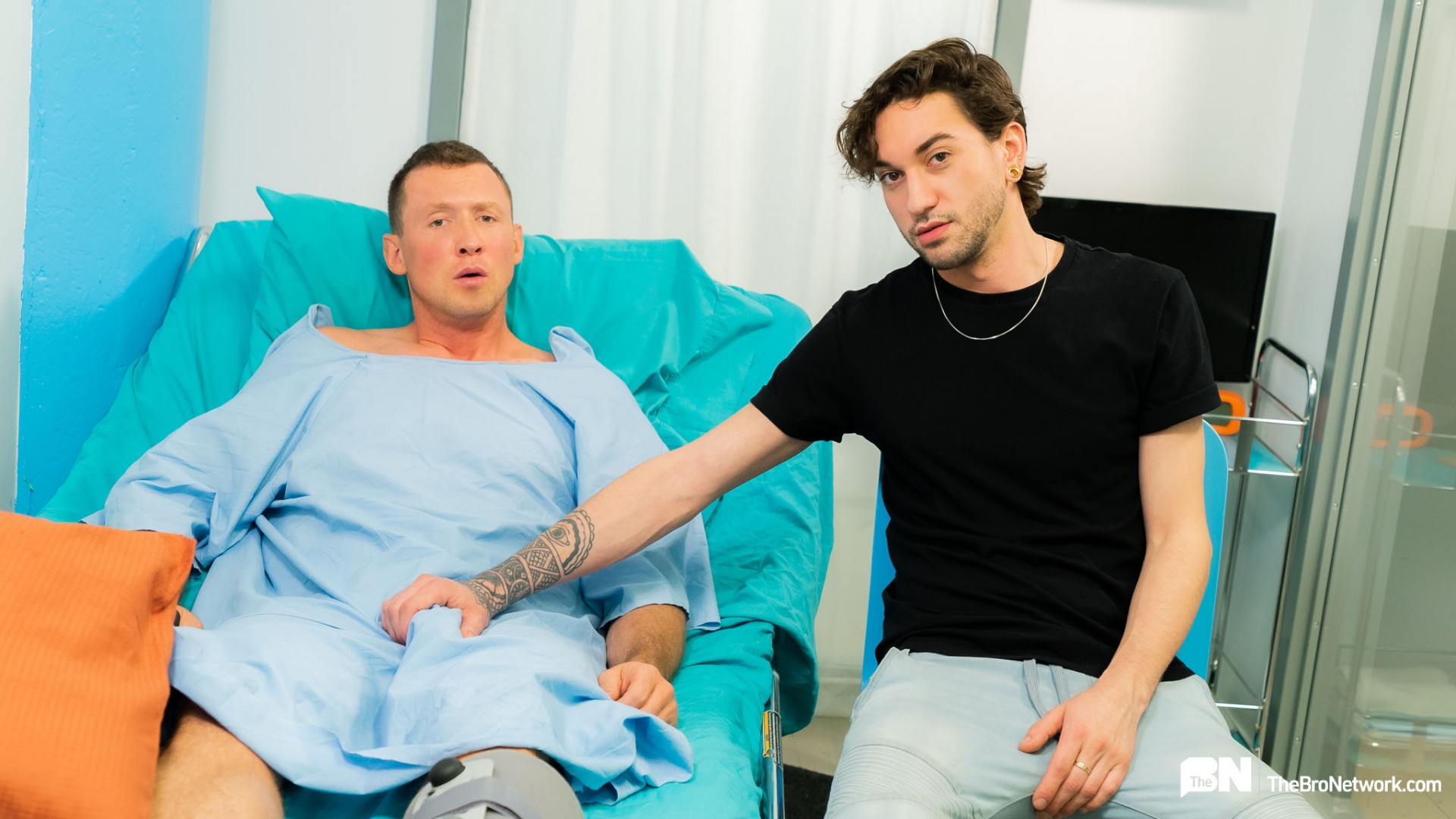 Bedside Bending – Gay Bareback Video – Masqulin